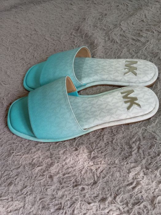 Продам шлепанцы женские