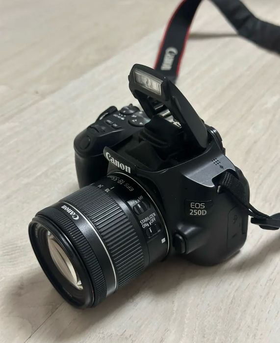 Canon 250D в идеальном состоянии