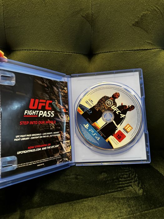Joc UFC4 pentru PS4