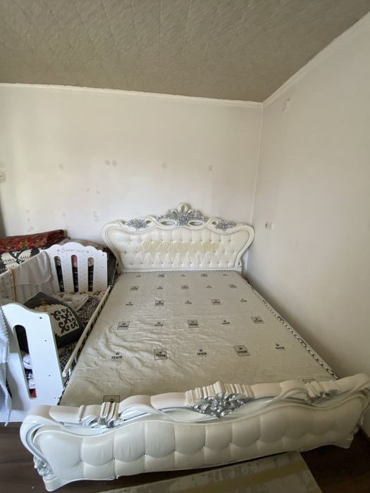 Спальный кровать