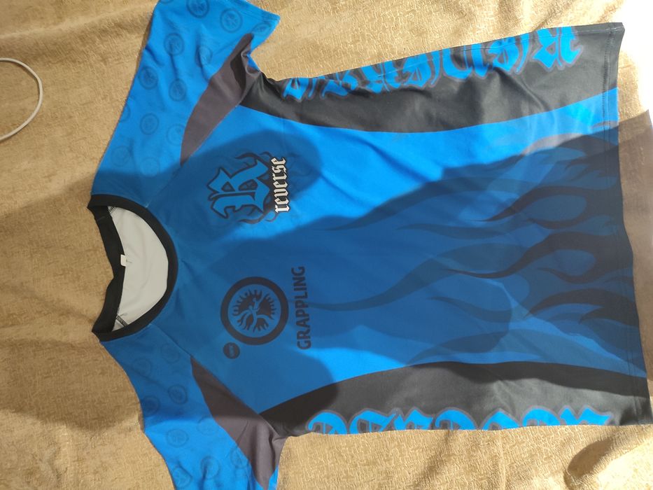 Рашгард синий с reverse оригинал ни разу не одевал