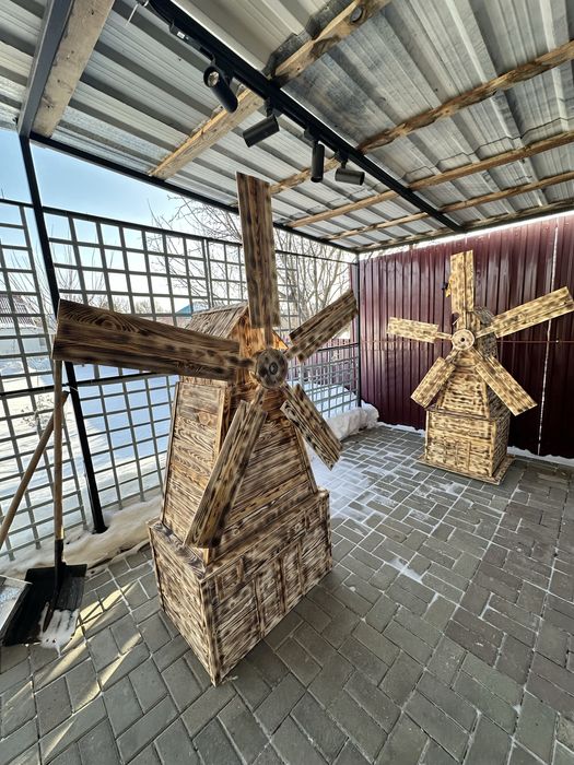 Продам мельницу и телегу из дерева для сада