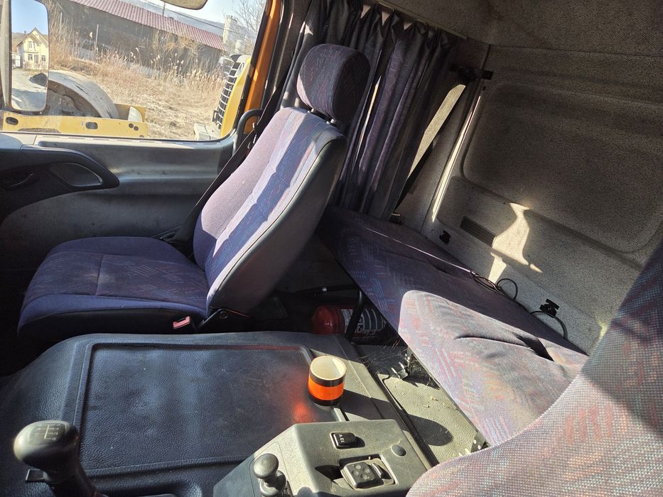 Camion Mercedes Atego .  Cu  macara  An 2001