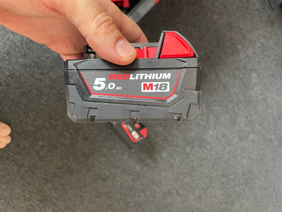 MILWAUKEE Акумулаторна полираща машина M18FAP180-502X 493345 MILWAUKEE