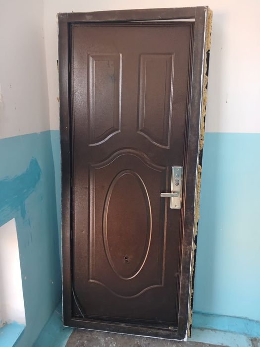 Продаю дверь.  Есік сатамын 40000