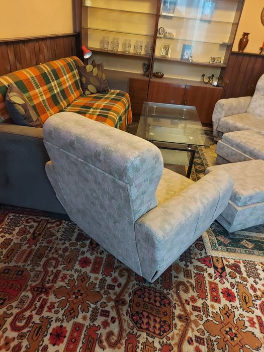 Продавам 2 фотиоли  и 2 таблетки в много добро състояние без протрито