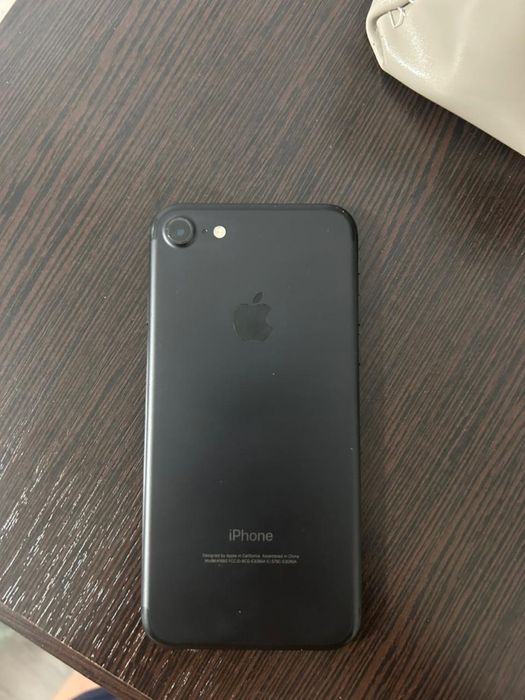 Iphone 7, 32 гб; Iphone 8, 64гб