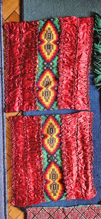 Ретро текстил с етно мотиви – калъфки, тишлайфер