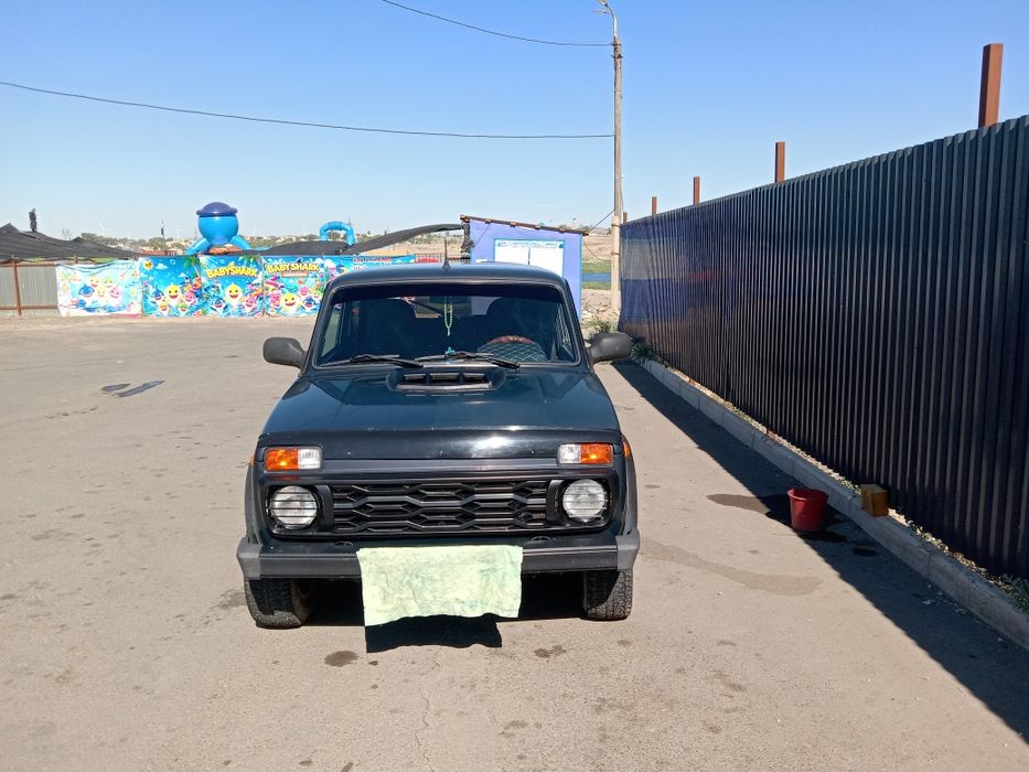 Автомобиль Нива 2121