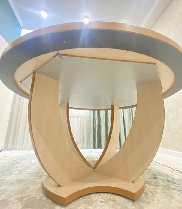 Стол с стульями 8штук.