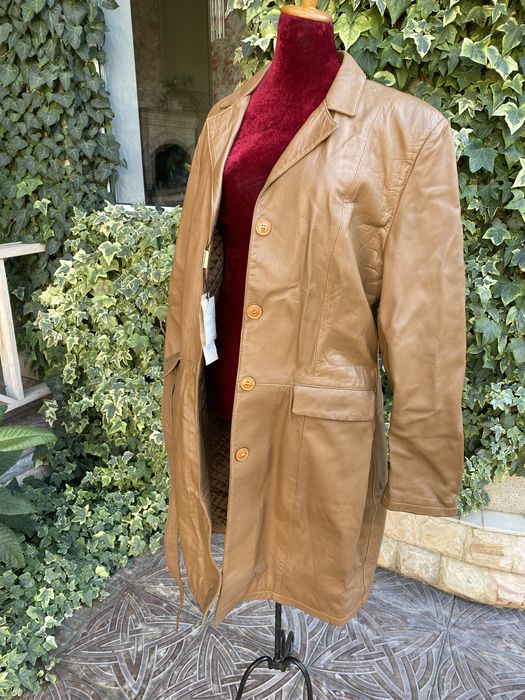 Новый кожаныый пиджак плащ куртка . Италия . Размер 52. L