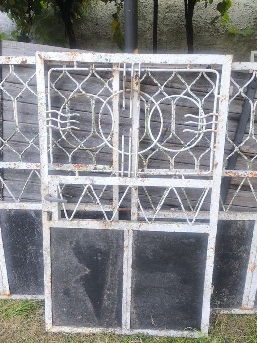 Гаражни порти + входна врата