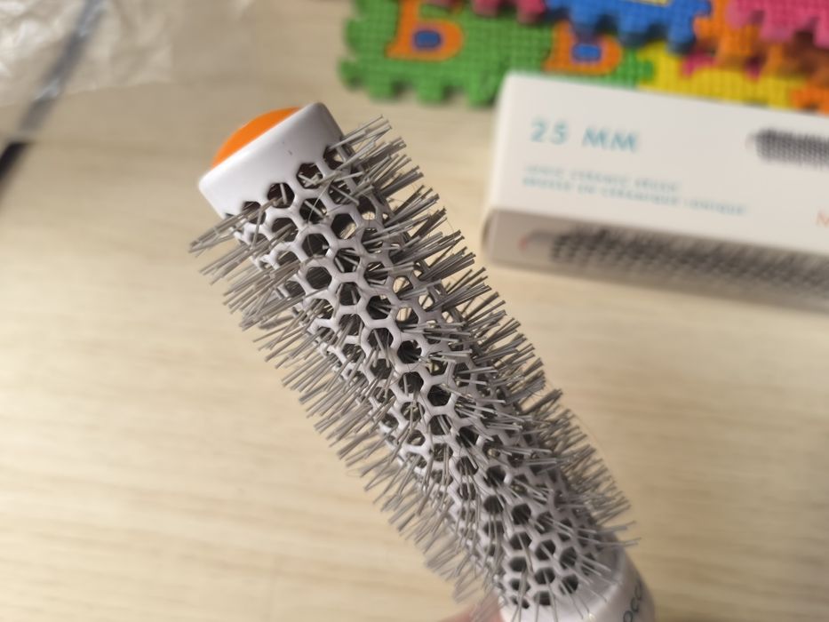 Нова Кръгла керамична четка - йонна Moroccanoil Round Ceramic 25мм