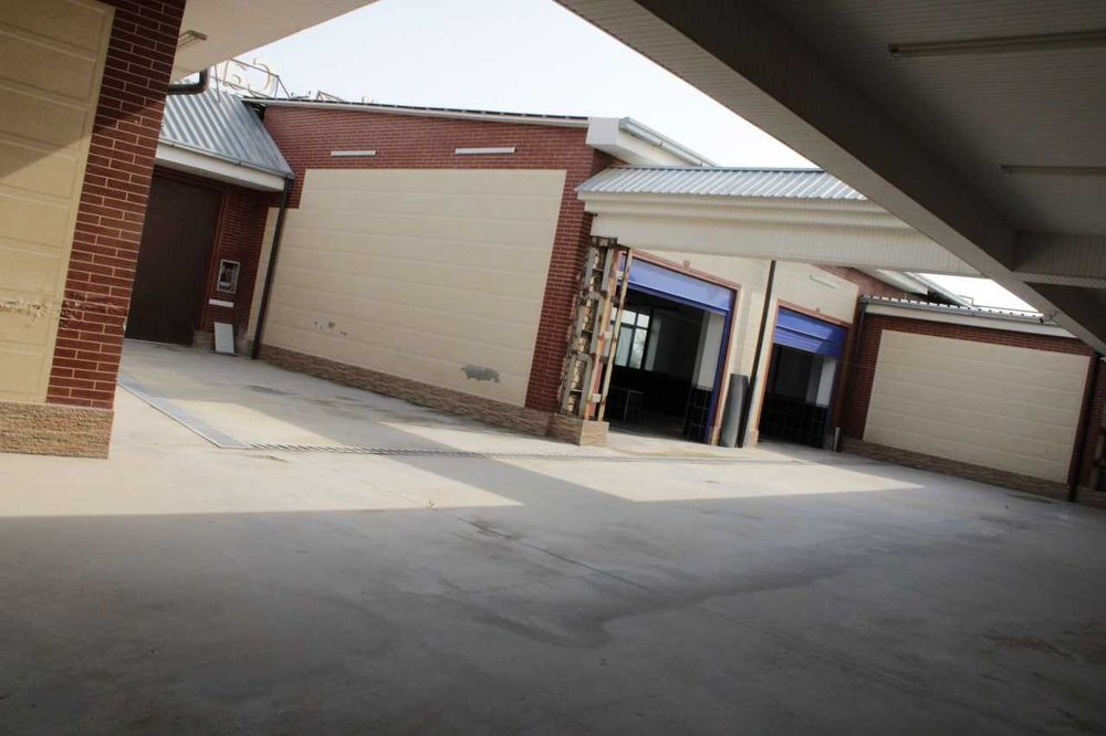 Avtoservis avtomoyka vulkanizatsiya sotiladi Yengi Uzbekistonda