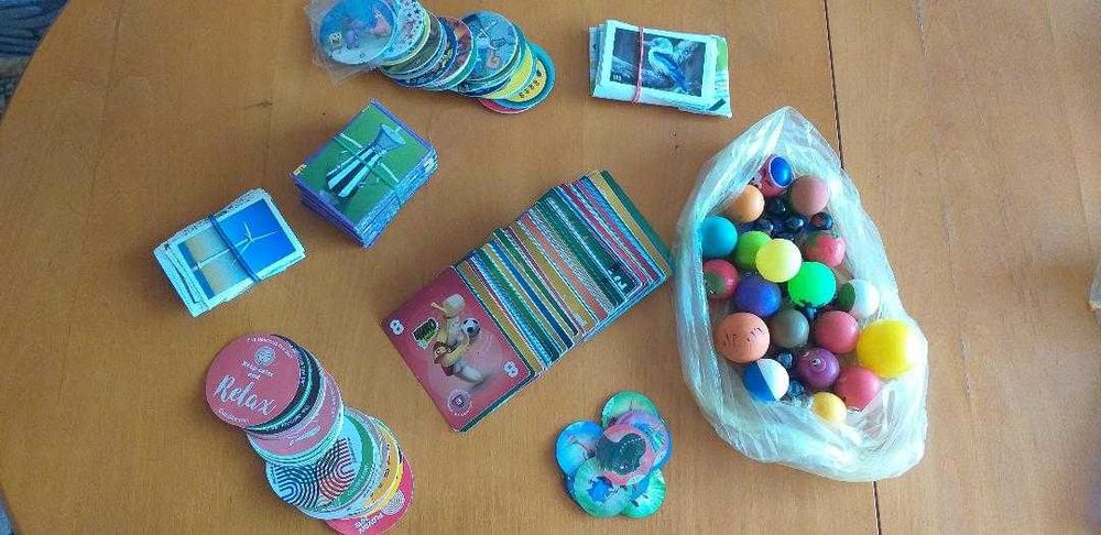 огромен сет от карти, стикери, топчета за колекциониране