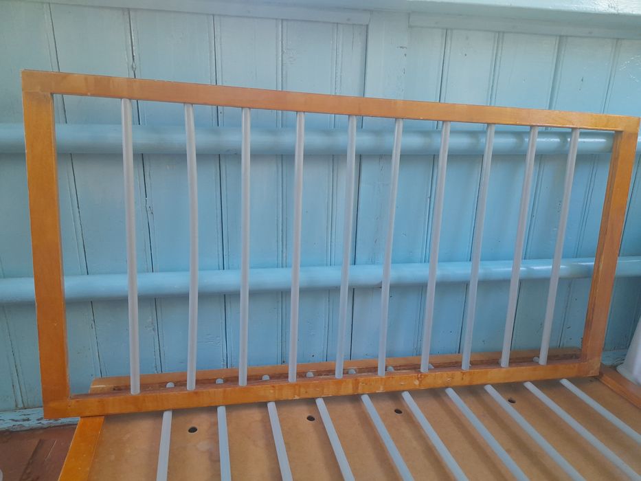 Продам разобранную детскую кровать, коляску и качели