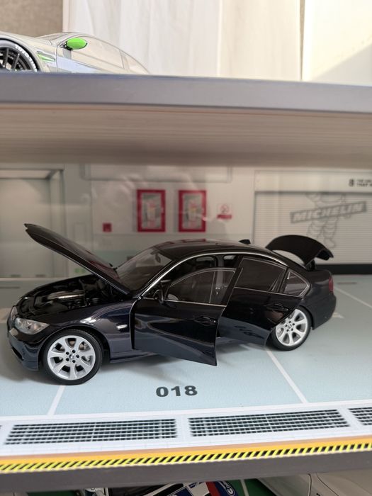 Колекционерски модел BMW E90 330i Kyosho 1:18
