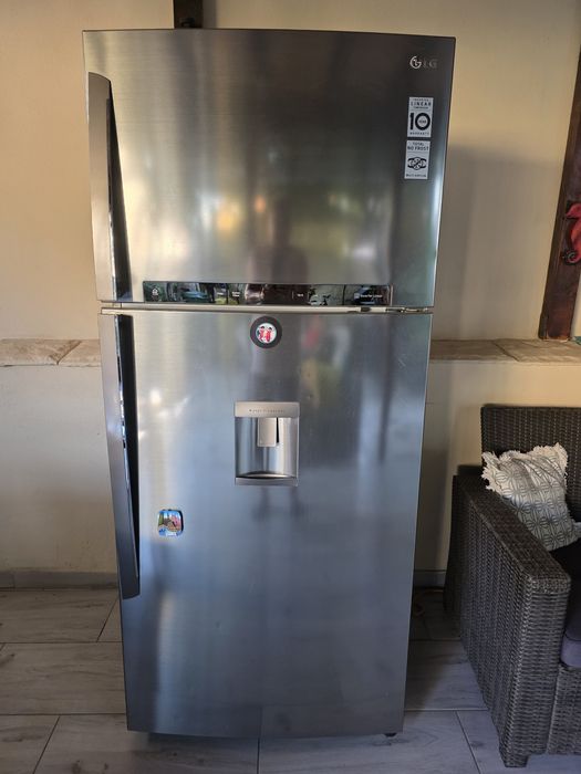 Frigider LG invertor foarte încăpător 508L