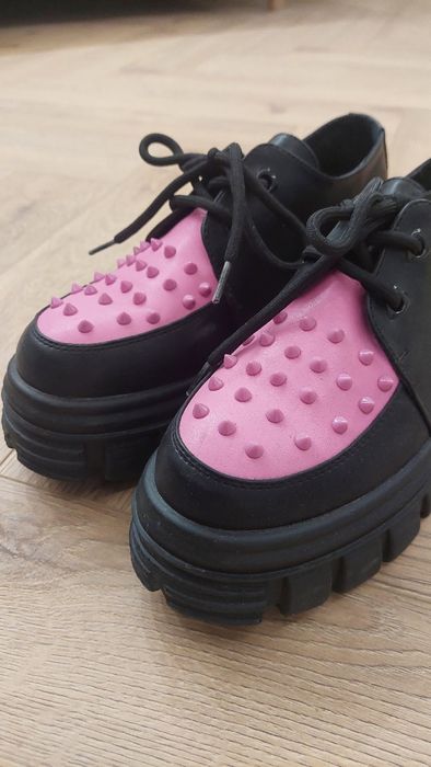 Обувки с декорация