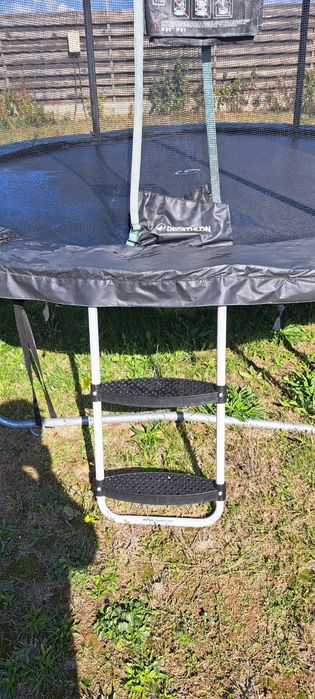 TRAMBULINĂ 300cm dechatlon folosită un sezon