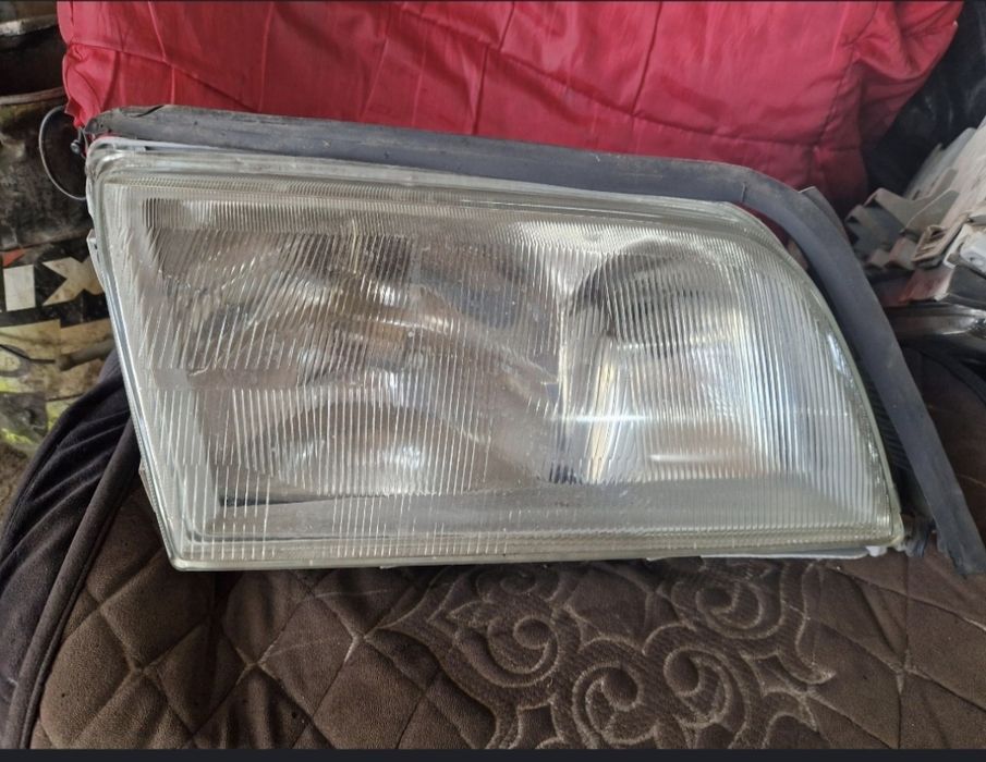 Продам фары на мерседес 202