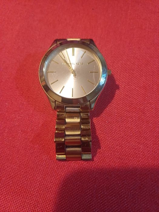 Продавам оригинален часовник Michael Kors