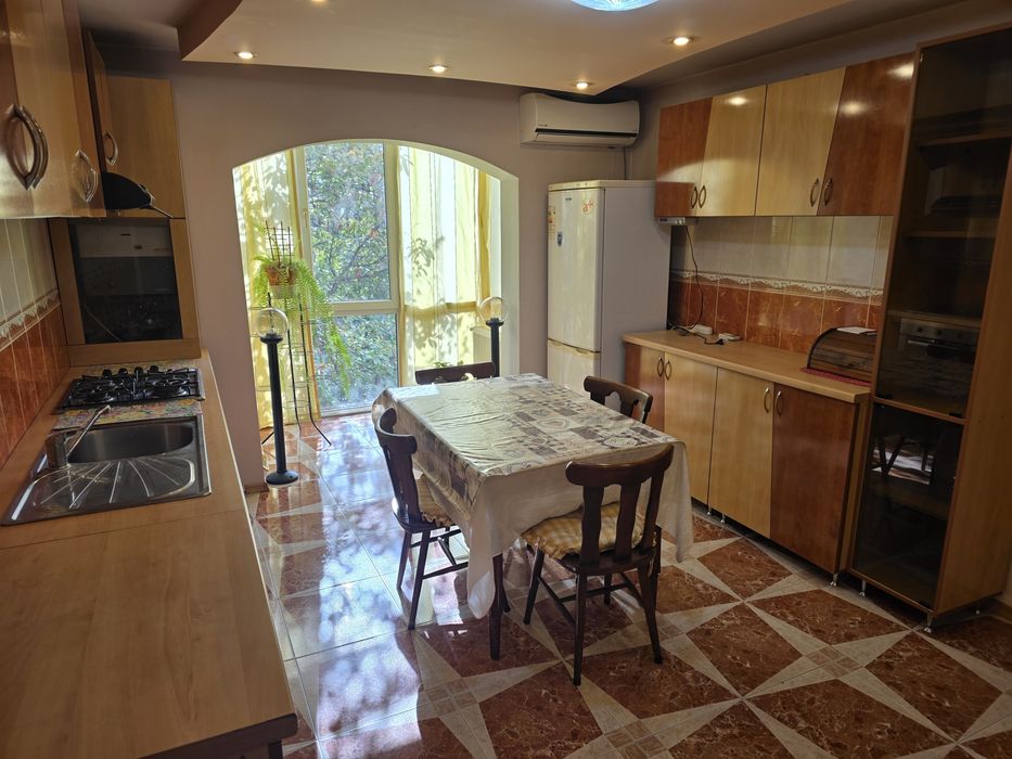 Închiriez apartament cu 3 camere Lugoj