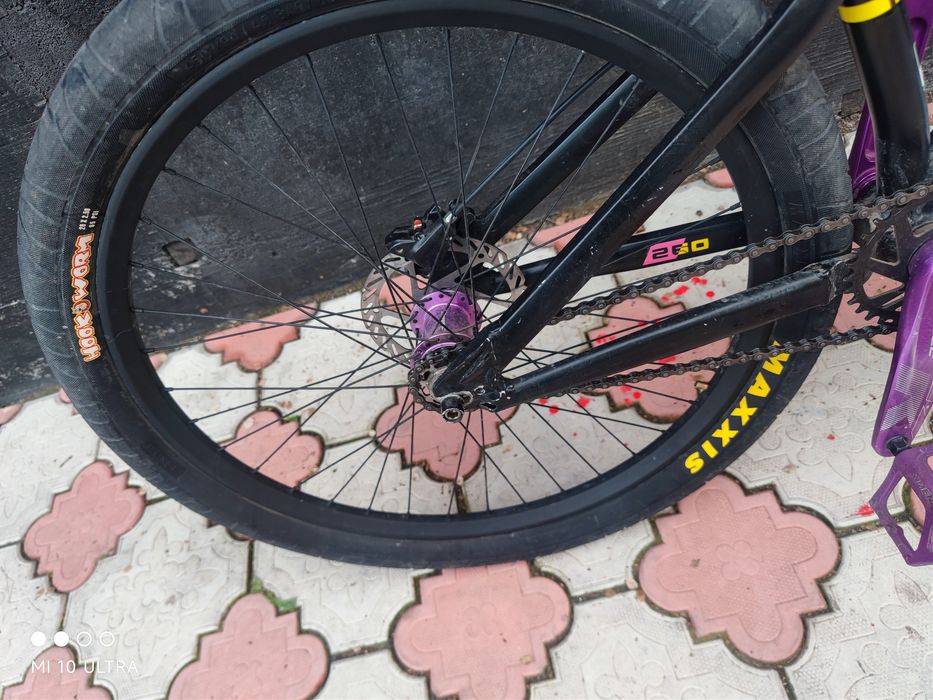 Продам Покрышки Maxxis hookworm 26