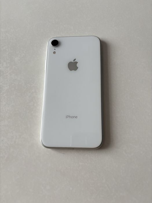 Продам iPhone XR