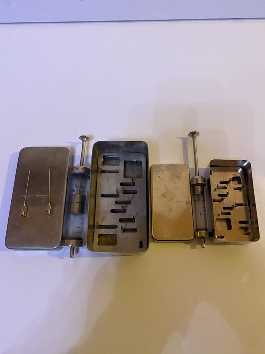 Serincă la cutie vintage