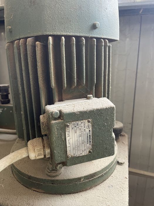 Presa hidraulica pentru lemn