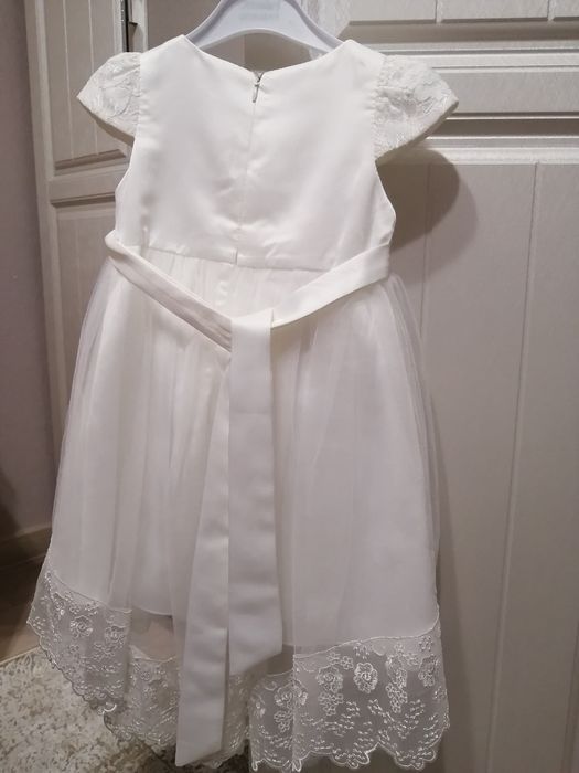 Продам 2 платья на девочку