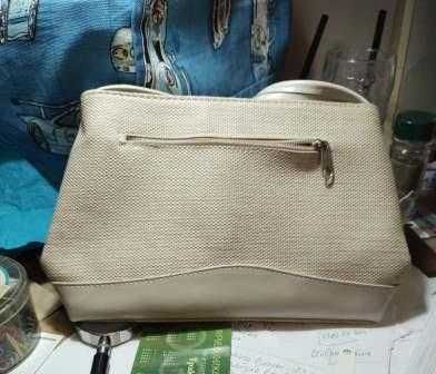 Бяла чантичка за ръка или рамо