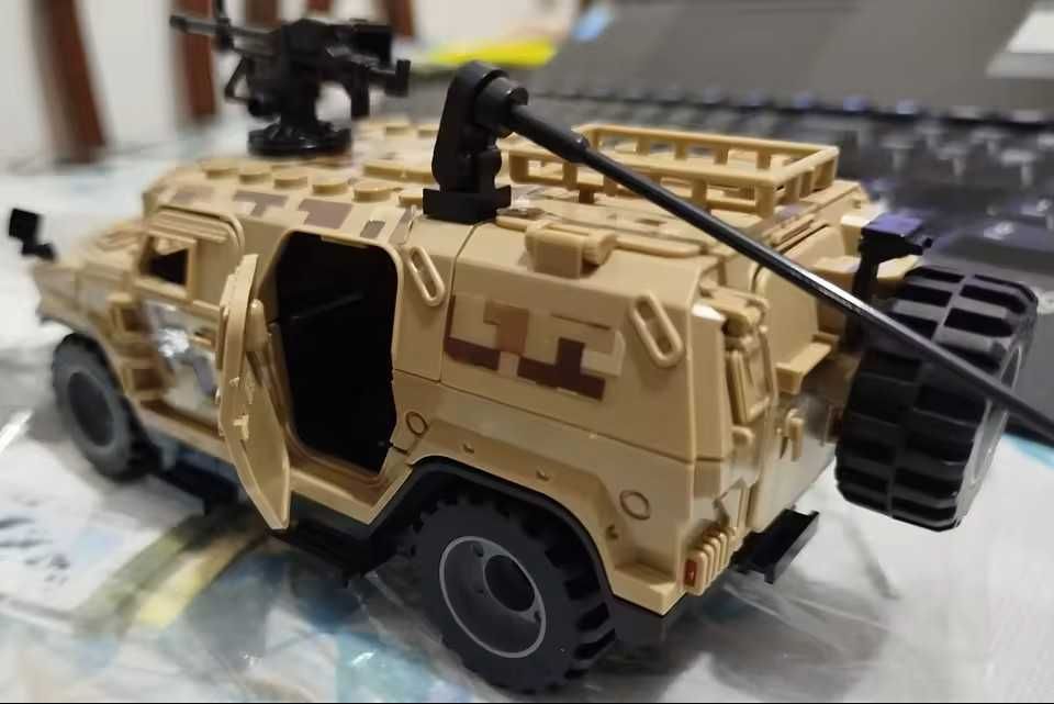 Vehicul militar tip Lego Transporter 130 pcs 3 culori disponibile
