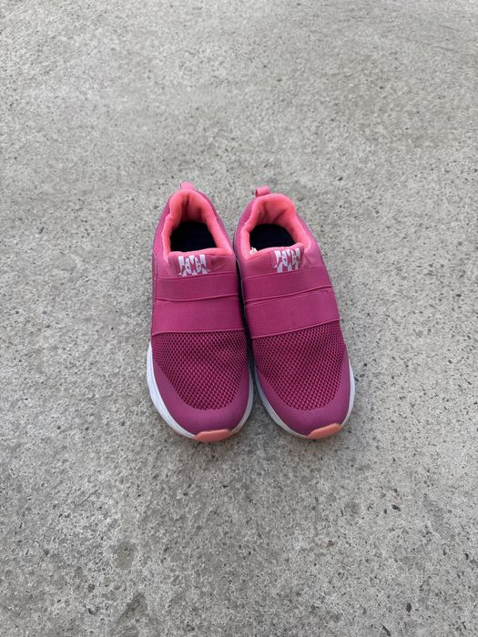 Кроссовки для девочки или женские