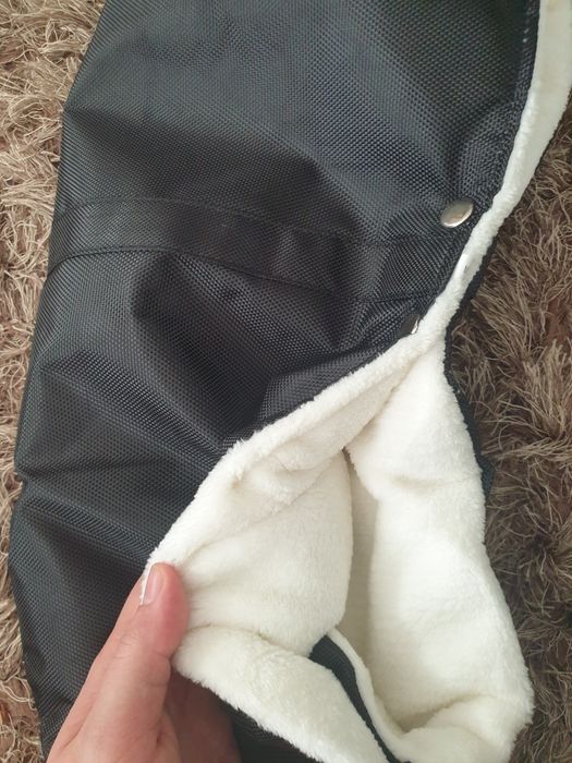 Manusi pentru caruciorul bebelușului