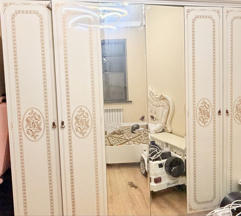 Продается спальный гарнитур