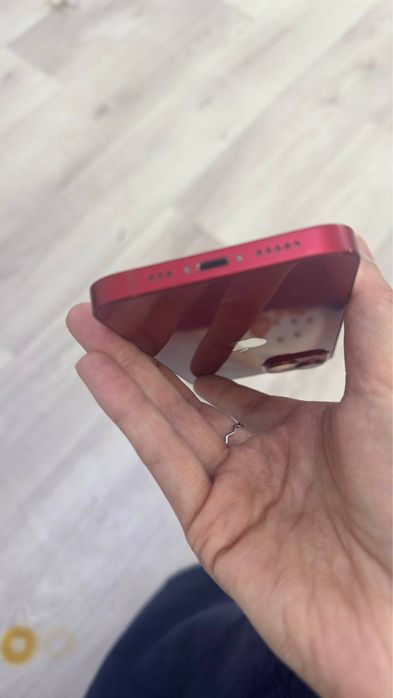 Продам Iphone 13