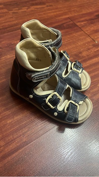 Продам сандали детские ( ортопед)