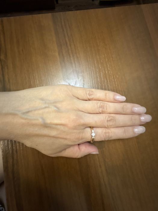 Продам кольцо с бриллиантами.