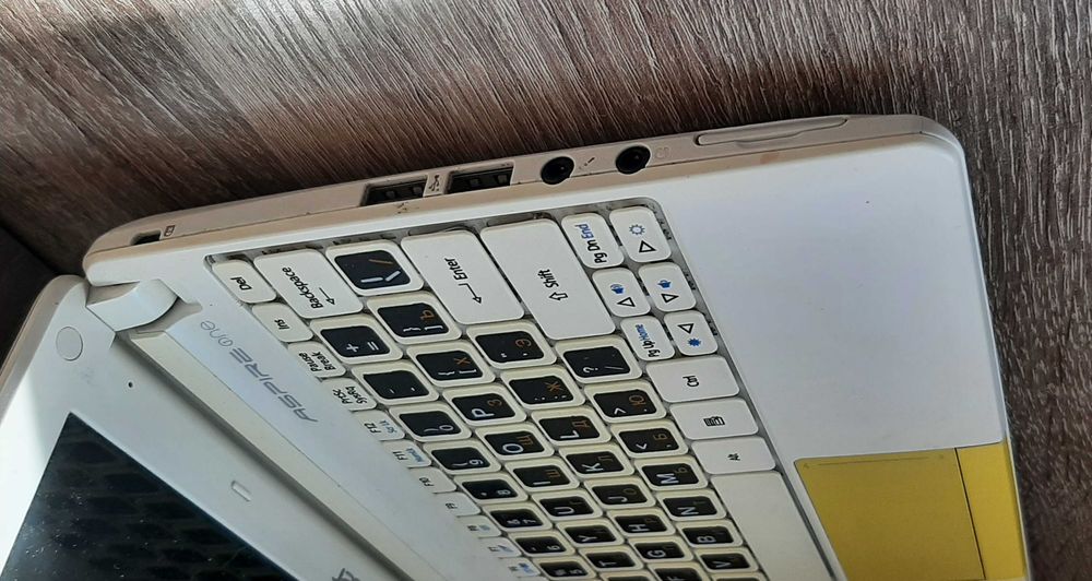 Нетбук Acer One D270