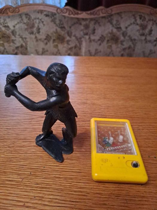 Детские часы,копилки,игрушки и др.