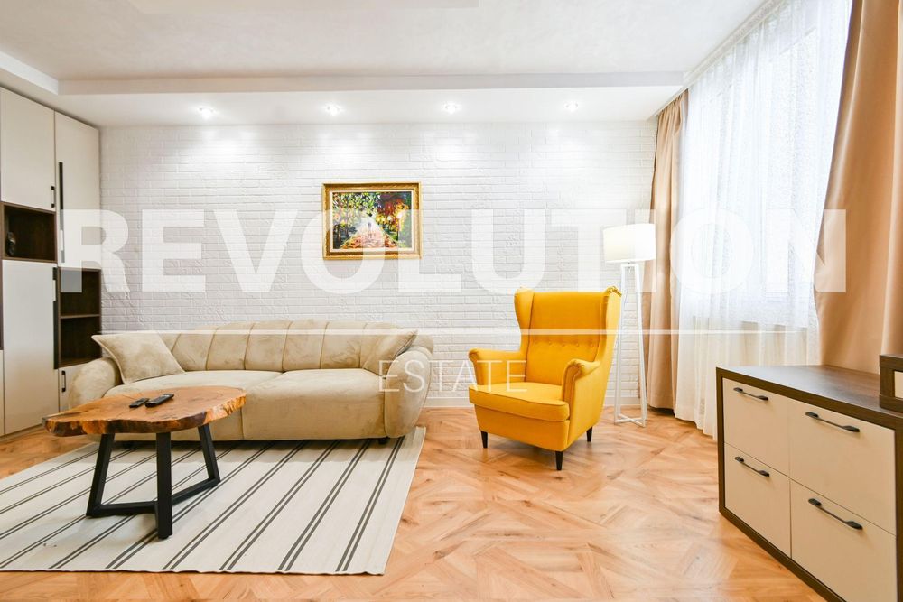 Дава се под наем Тристаен апартамент в София, Зона Б-5 - 108 кв.м за 1300 € - Снимка #1