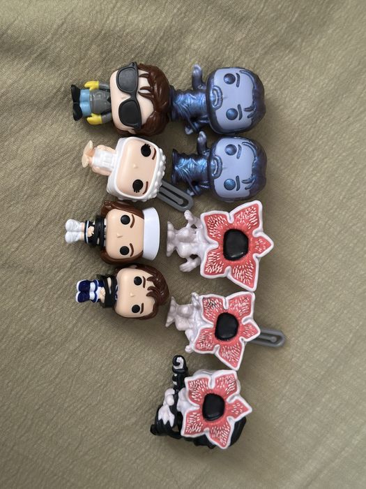 Фигурки из киндер Очень странные дела