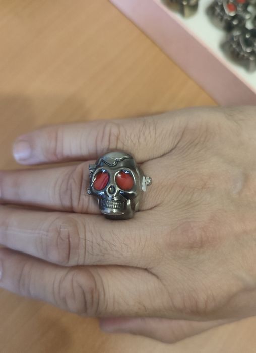 Часы кольцо череп