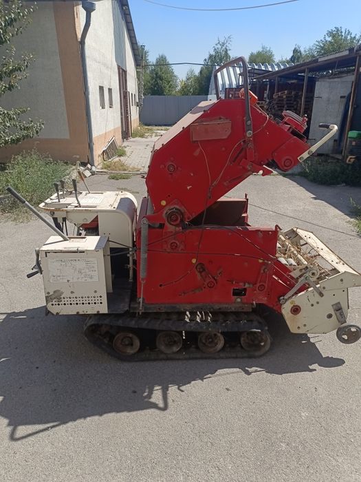 Пресс подборщик самоходный из Японии.