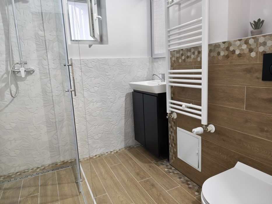 Apartament 3 camere, Astra
