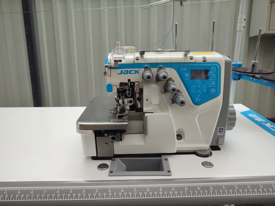 Masina de surfilat : Jack/Model C4 / full automat