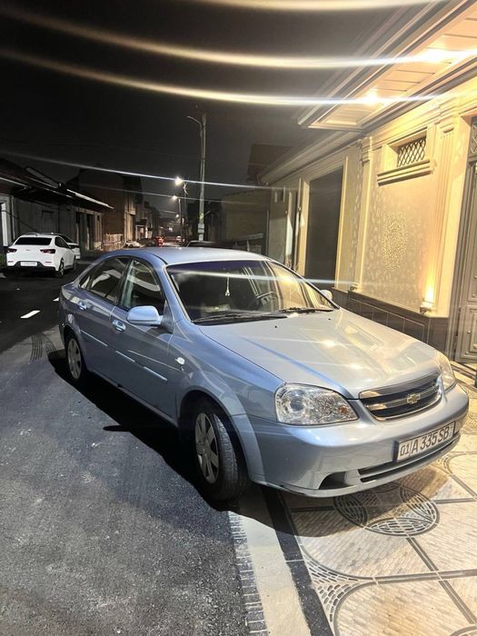 Lacetti 1.8 srochna sotiladi