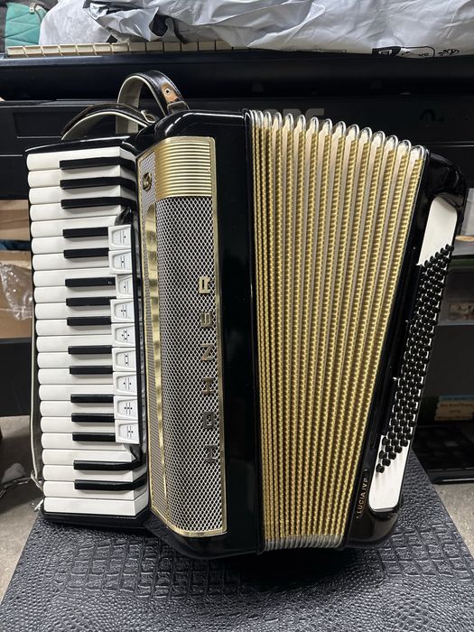 Acordeon Hohner Lucia 4p cu 96 de basi